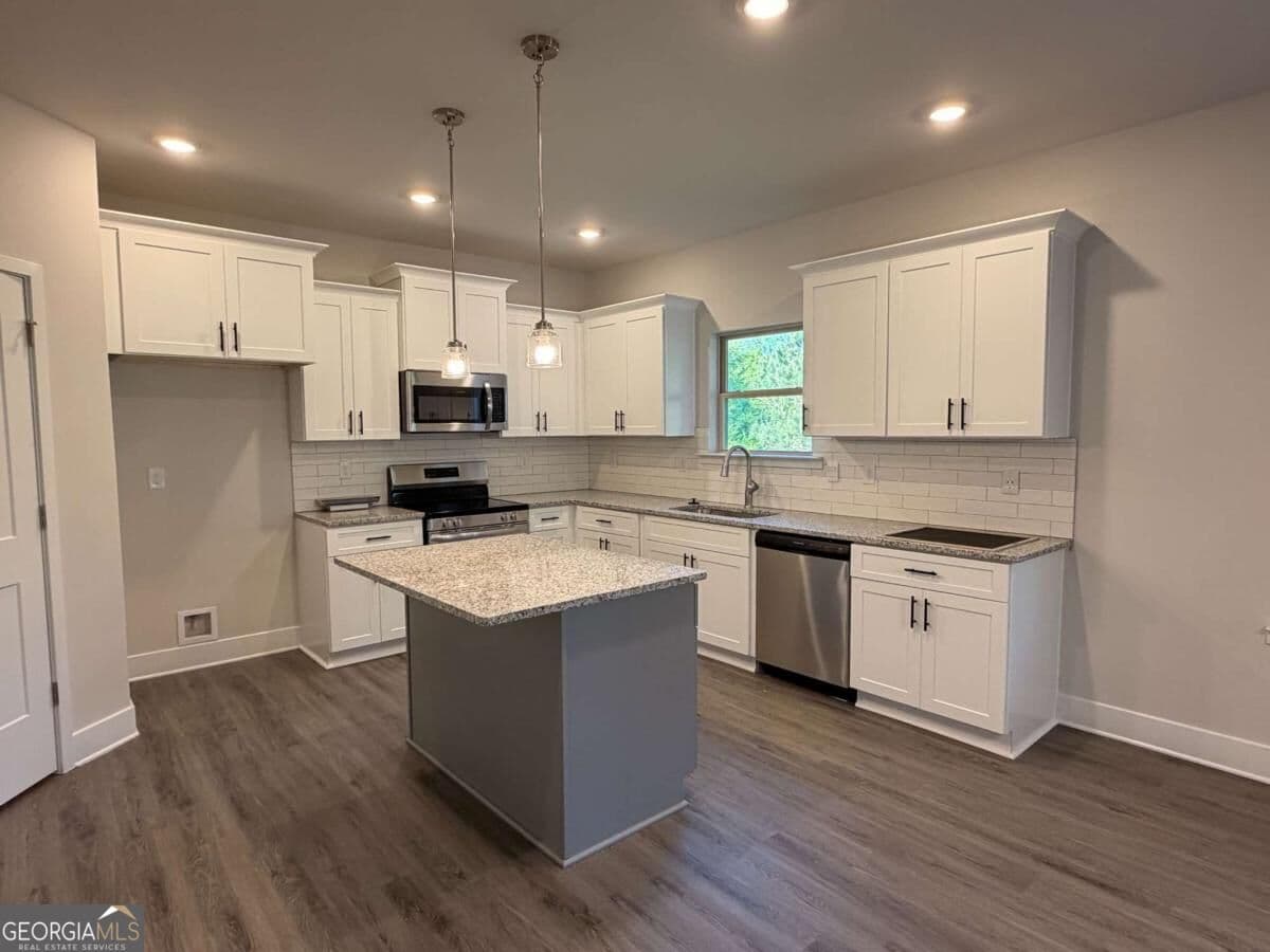 5 bedroom, 3.5 bathroom, 3,213 sq ft single family residence for sale at 456 Magnolia Grove Place, Cornelia, GA 30531 — photo 10