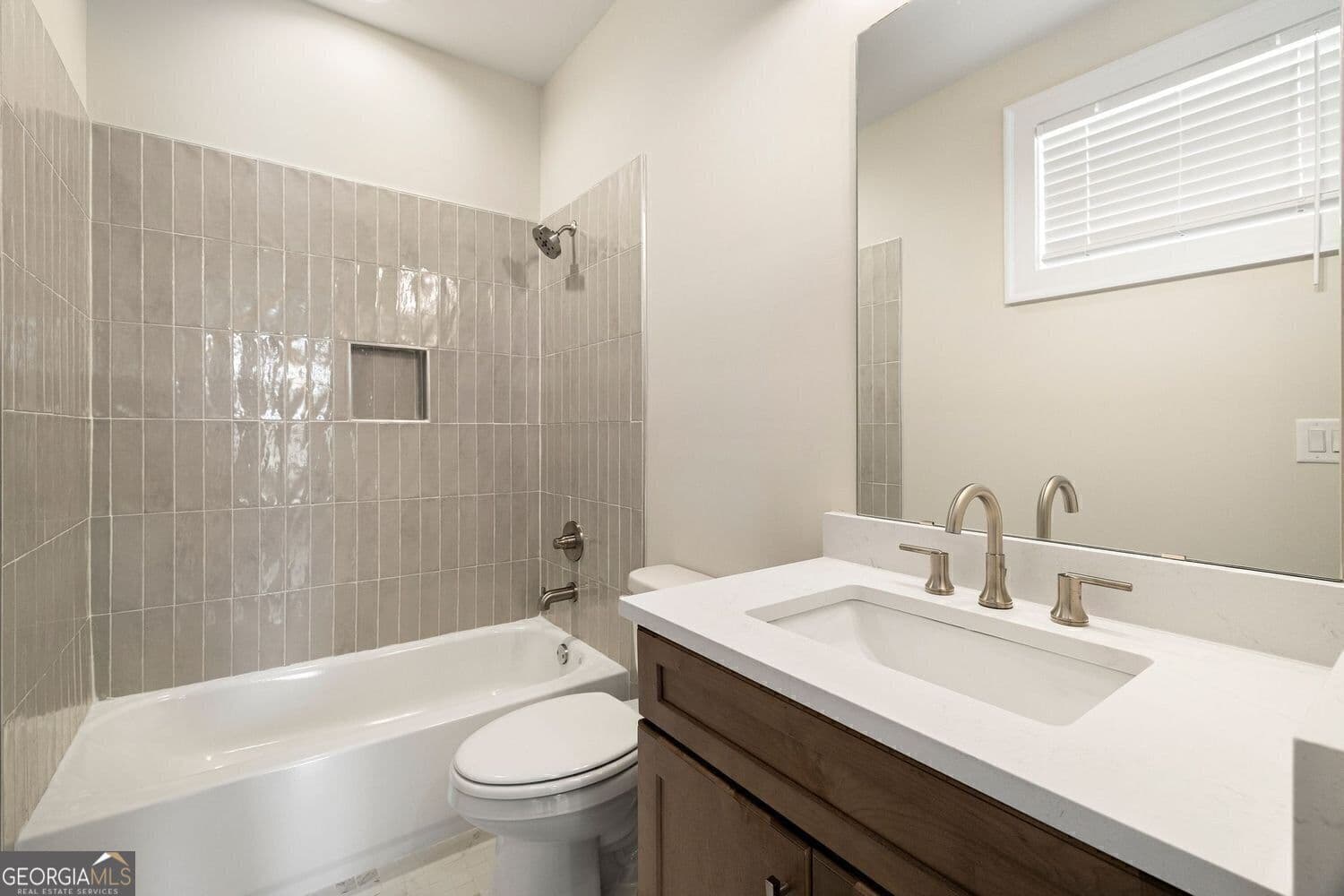3 bedroom, 3.5 bathroom, 2,118 sq ft townhouse for sale at 359 Chatooga Lane, Savannah, GA 31401 — photo 10