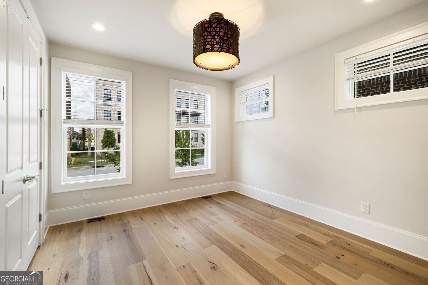 3 bedroom, 3.5 bathroom, 2,118 sq ft townhouse for sale at 359 Chatooga Lane, Savannah, GA 31401 — photo 8