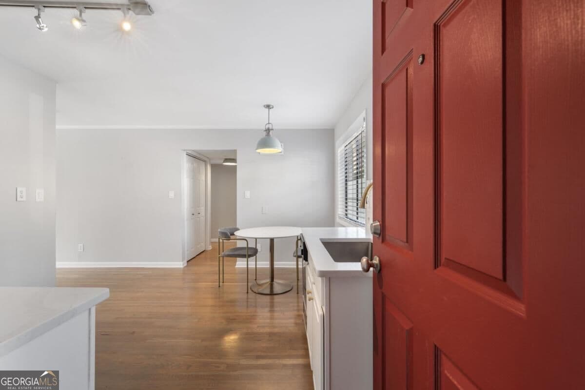 1 bedroom, 1 bathroom, 840 sq ft condominium for sale at 410 Candler Park Drive C1, Atlanta, GA 30307 — photo 2