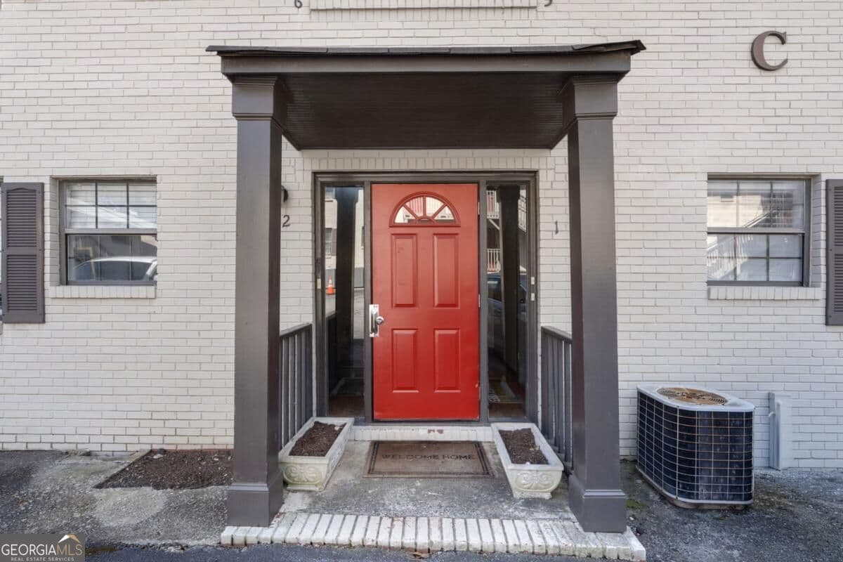 1 bedroom, 1 bathroom, 840 sq ft condominium for sale at 410 Candler Park Drive C1, Atlanta, GA 30307 — photo 1 of 30