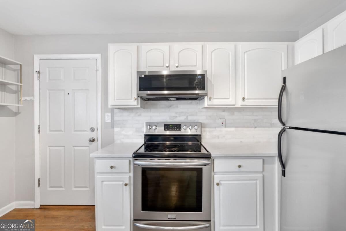 1 bedroom, 1 bathroom, 840 sq ft condominium for sale at 410 Candler Park Drive C1, Atlanta, GA 30307 — photo 5
