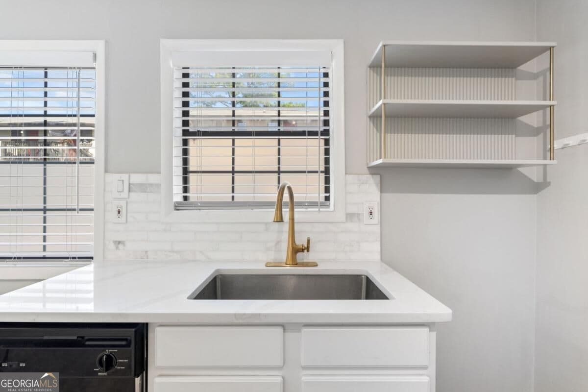 1 bedroom, 1 bathroom, 840 sq ft condominium for sale at 410 Candler Park Drive C1, Atlanta, GA 30307 — photo 8