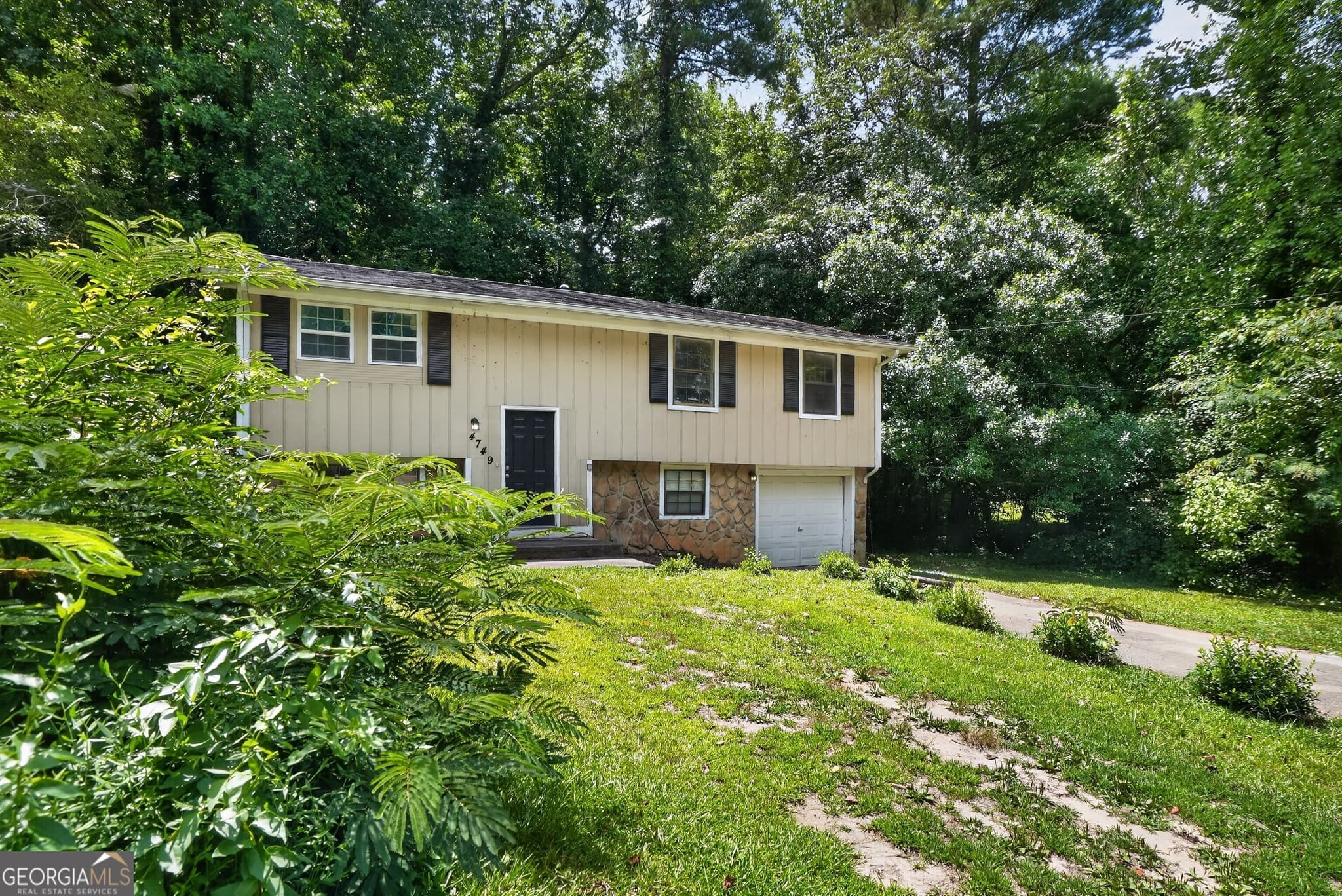 3 bedroom, 4 bathroom, 1,544 sq ft single family residence for sale at 4749 Wildginger Run, Lithonia, GA 30038 — photo 3