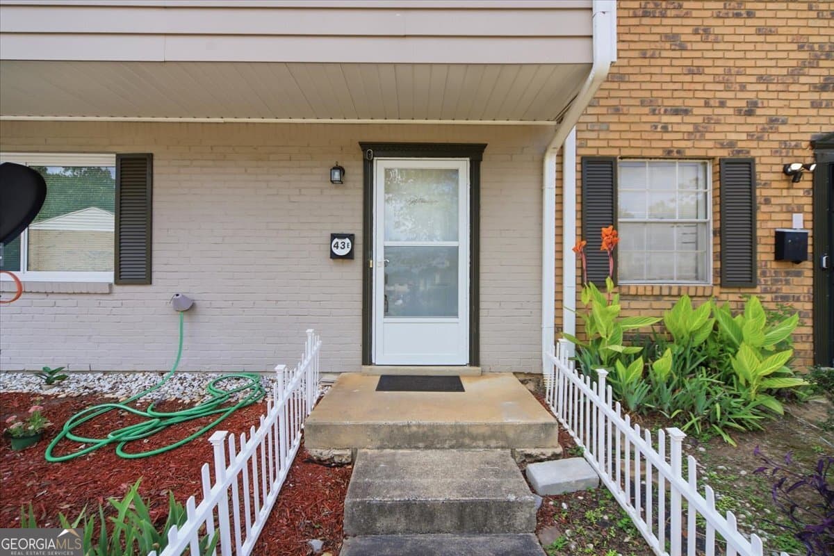 3 bedroom, 2.5 bathroom, 1,340 sq ft condominium for sale at 4701 Flat Shoals Road 43E, Union City, GA 30291 — photo 2
