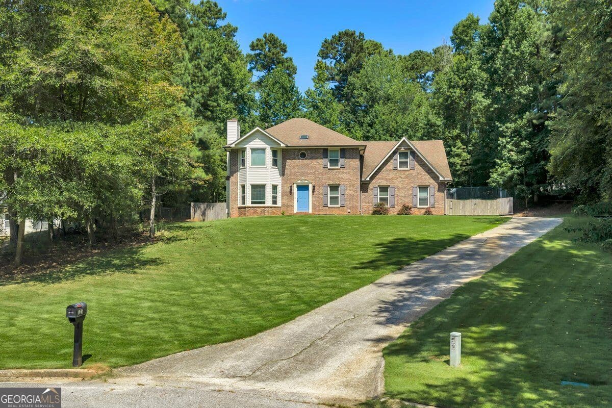 3 bedroom, 2.5 bathroom, 2,416 sq ft single family residence for sale at 125 Newberry Street, Fayetteville, GA 30215 — photo 2