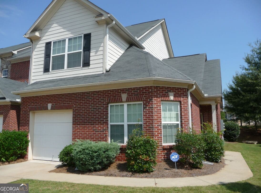 3 bedroom, 2.5 bathroom, 1,705 sq ft townhouse for sale at 142 Granite Way, Newnan, GA 30265 — photo 1 of 50