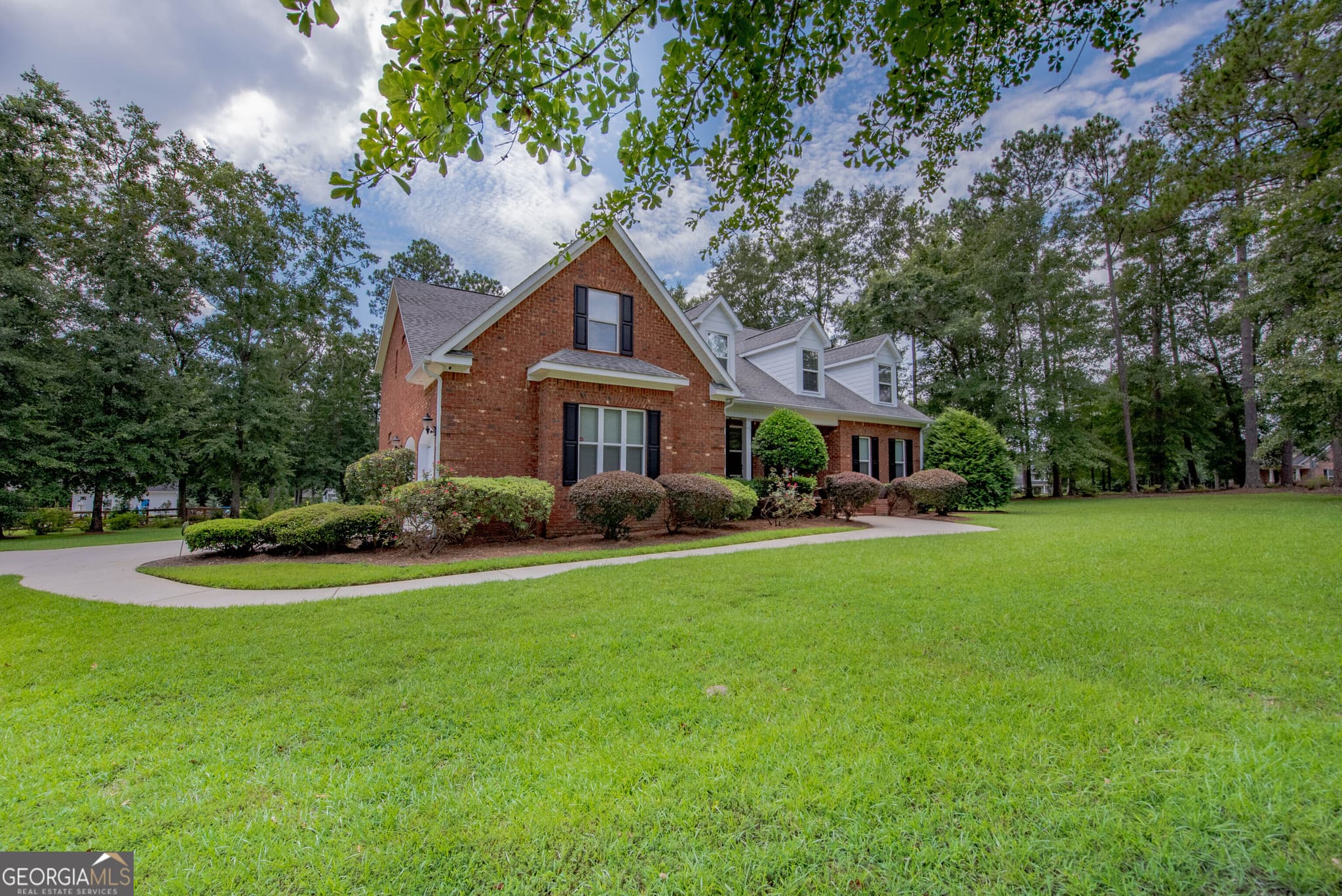 6 bedroom, 4 bathroom, 3,942 sq ft single family residence for sale at 304 Old Windmill Road, Perry, GA 31069 — photo 2