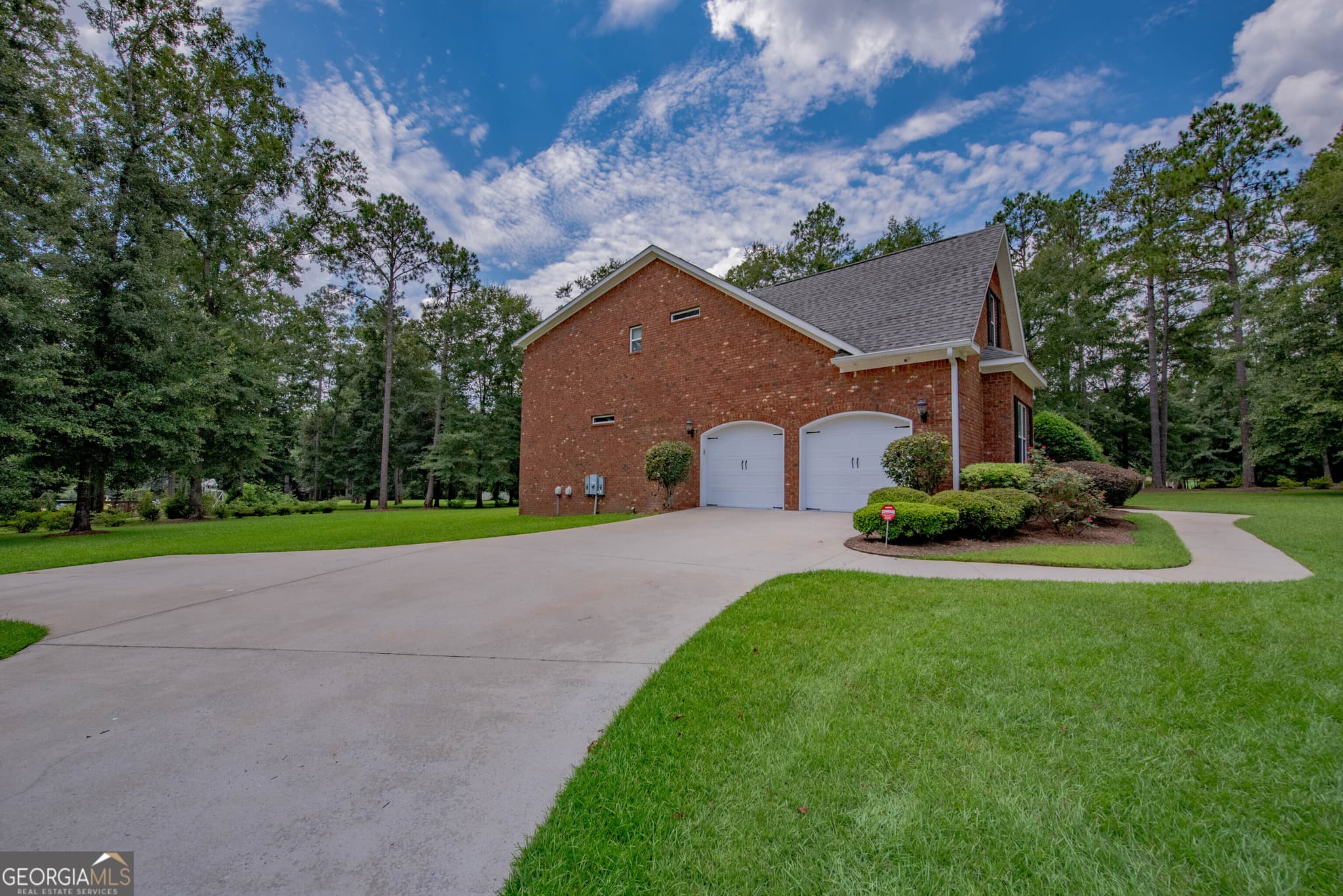 6 bedroom, 4 bathroom, 3,942 sq ft single family residence for sale at 304 Old Windmill Road, Perry, GA 31069 — photo 3