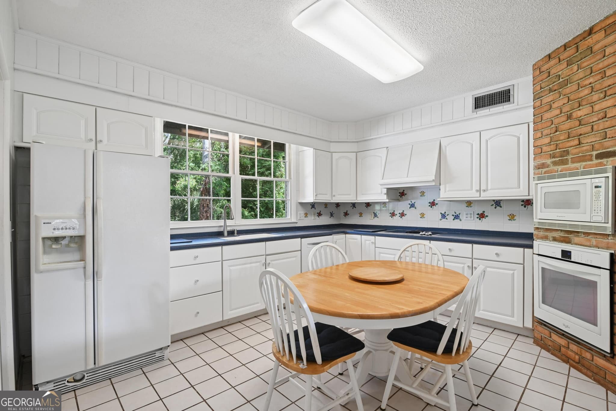 4 bedroom, 2.5 bathroom, 2,991 sq ft single family residence for sale at 180 Saint Clair Drive, St. Simons, GA 31522 — photo 9