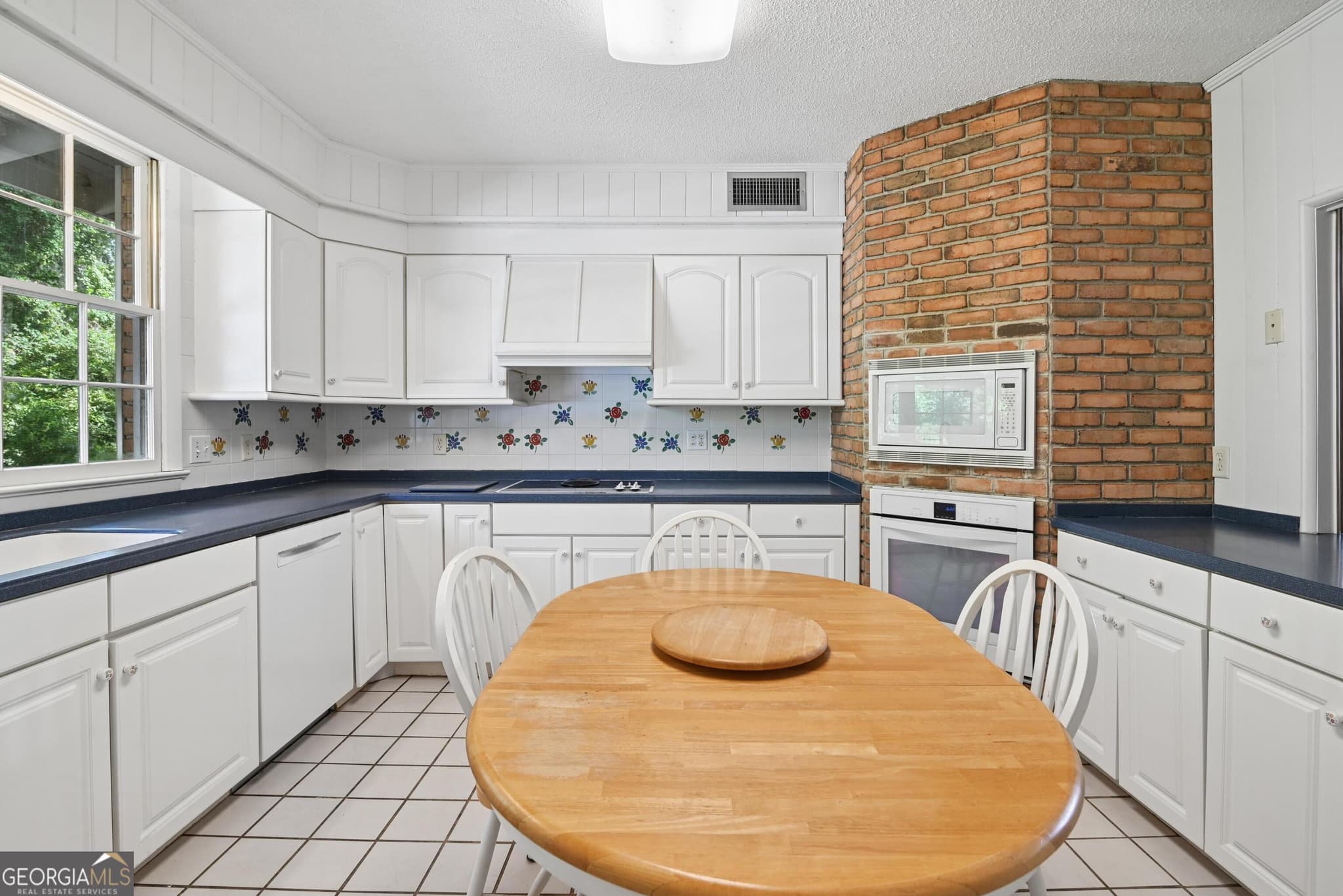 4 bedroom, 2.5 bathroom, 2,991 sq ft single family residence for sale at 180 Saint Clair Drive, St. Simons, GA 31522 — photo 10