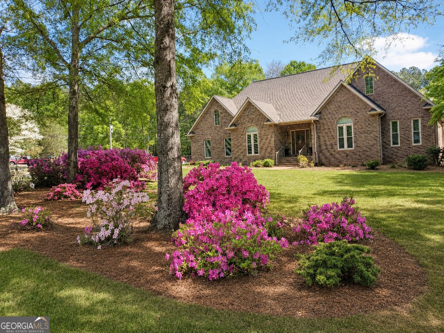 3 bedroom, 3 bathroom, 4,450 sq ft single family residence for sale at 381 Hickory Ridge Road, Jackson, GA 30233 — photo 2