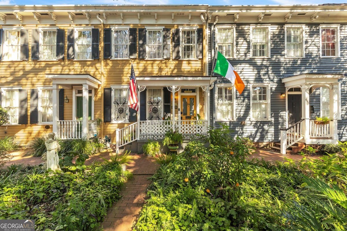 3 bedroom, 2.5 bathroom single family residence for sale at 528 E Jones Street, Savannah, GA 31401