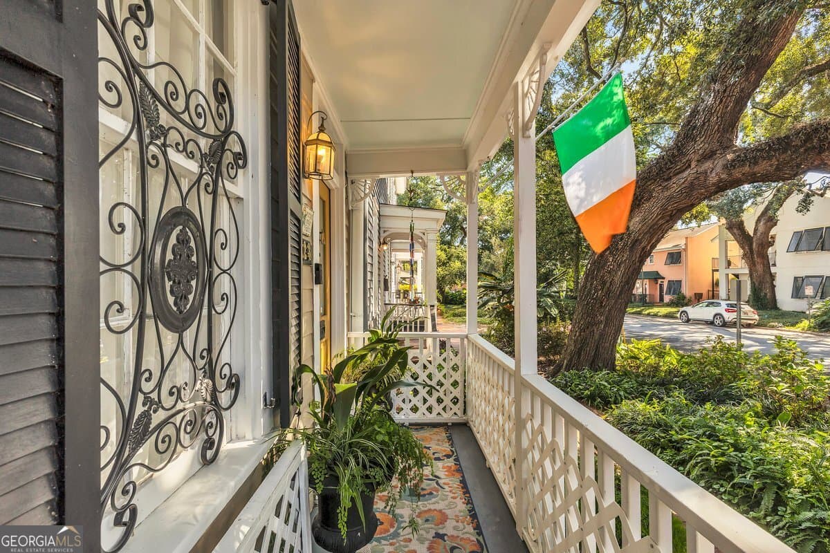 3 bedroom, 2.5 bathroom single family residence for sale at 528 E Jones Street, Savannah, GA 31401 — photo 4