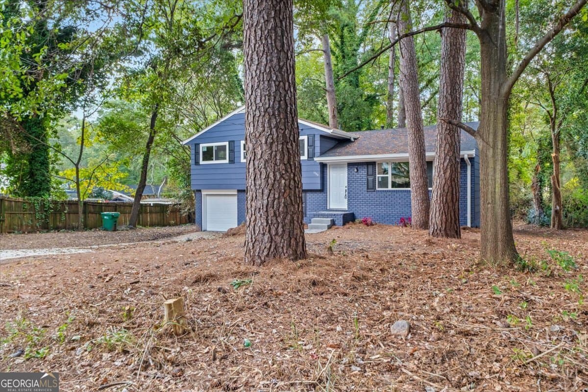 3 bedroom, 2 bathroom, 1,201 sq ft single family residence for sale at 1730 Salina Drive, Jonesboro, GA 30236 — photo 3