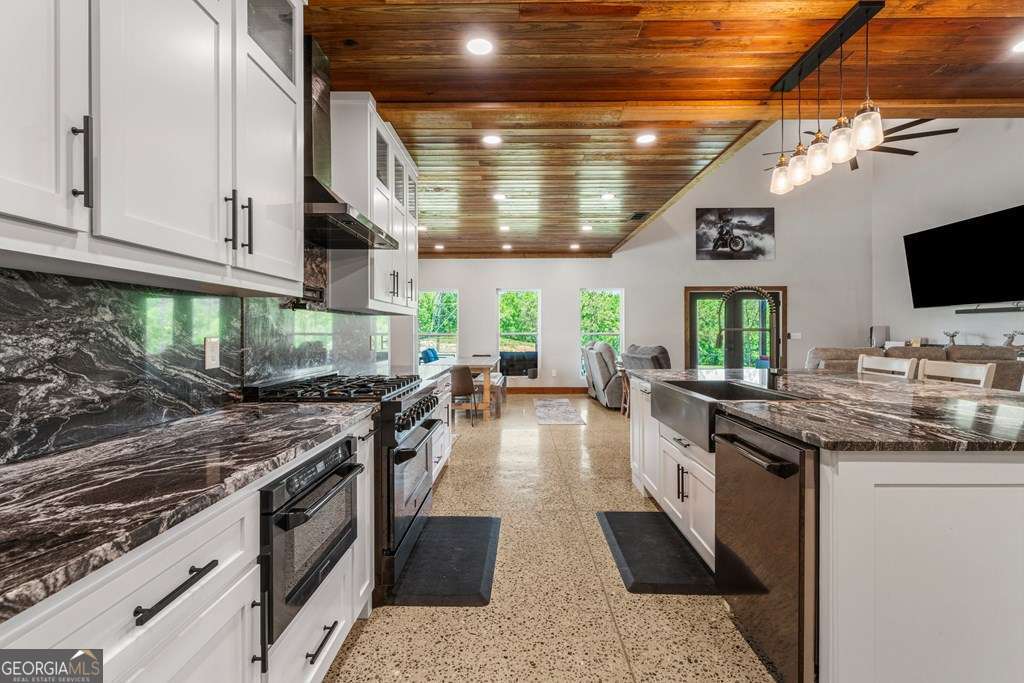 3 bedroom, 3.5 bathroom, 3,668 sq ft single family residence for sale at 795 Hunter Road, Cataula, GA 31804 — photo 9