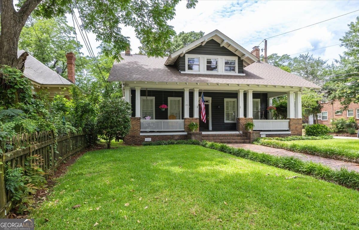 4 bedroom, 3 bathroom, 3,233 sq ft single family residence for sale at 211 Oakhaven Avenue, Macon, GA 31204 — photo 2