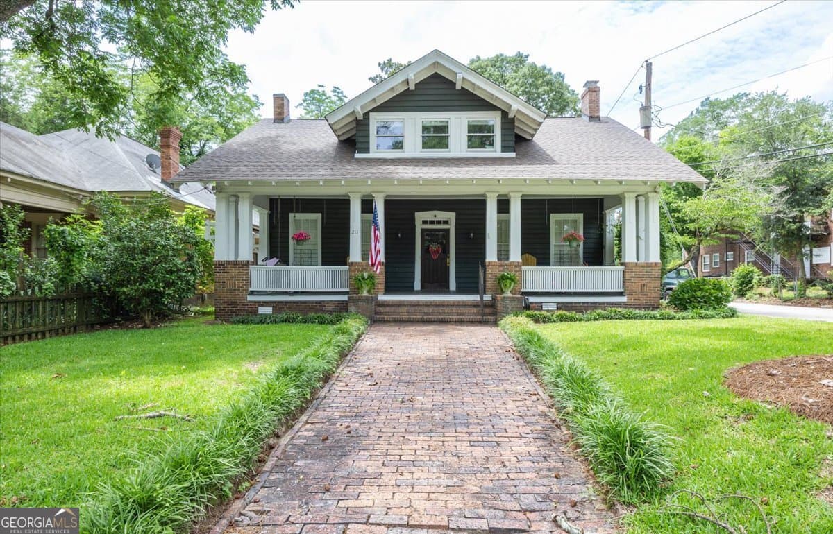 4 bedroom, 3 bathroom, 3,233 sq ft single family residence for sale at 211 Oakhaven Avenue, Macon, GA 31204 — photo 1 of 39