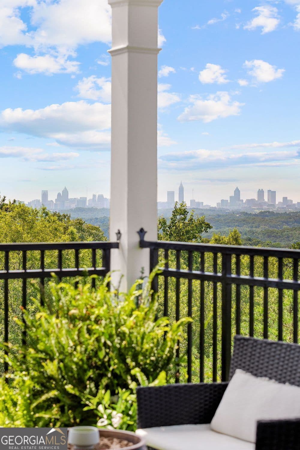3 bedroom, 2.5 bathroom, 1,671 sq ft condominium sold at 4100 Paces Walk 4306, Atlanta, GA 30339