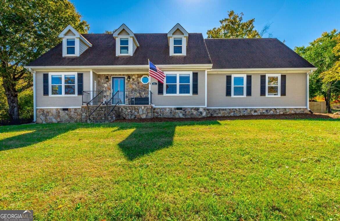 3 bedroom, 2 bathroom, 2,010 sq ft single family residence under contract at 621 Lee Drive, Ringgold, GA 30736