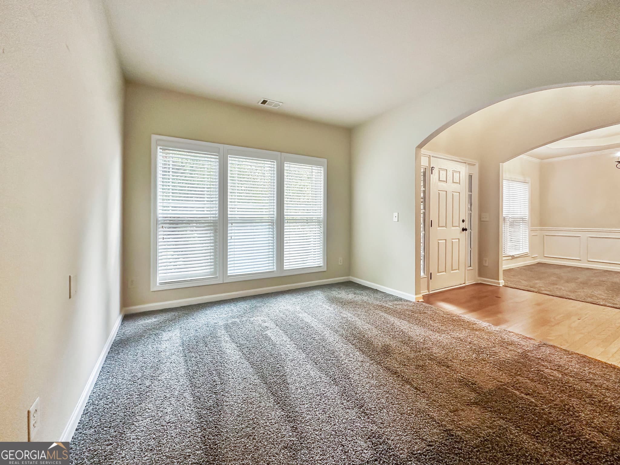 4 bedroom, 2.5 bathroom, 2,724 sq ft single family residence for sale at 1091 Forest Creek Drive, Canton, GA 30115 — photo 2