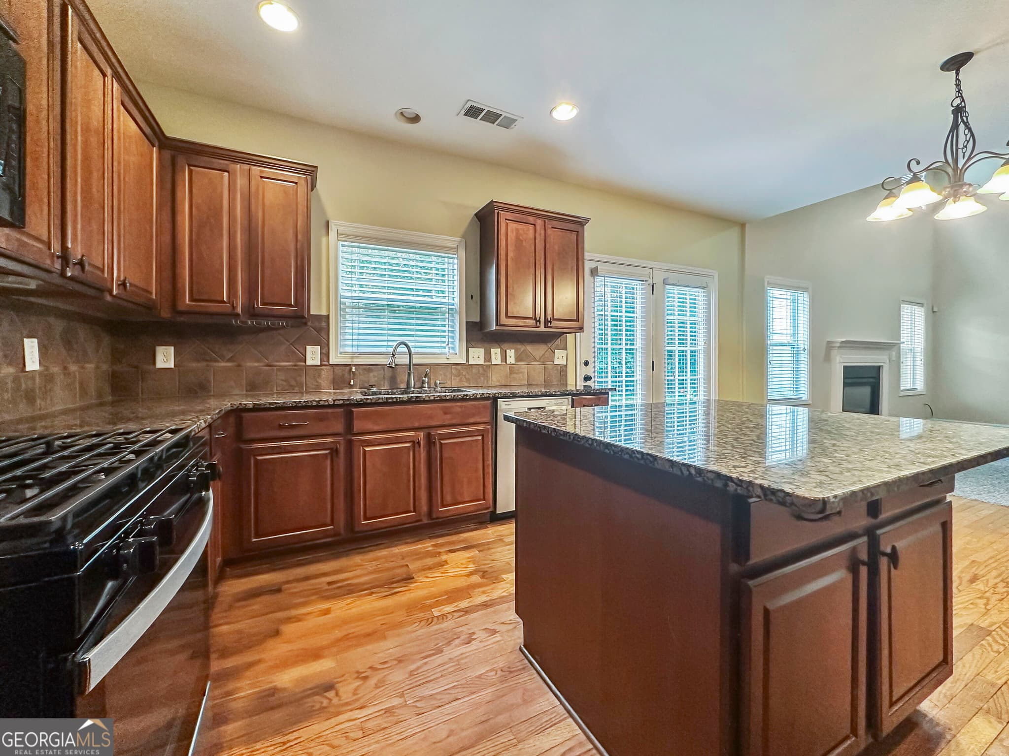 4 bedroom, 2.5 bathroom, 2,724 sq ft single family residence for sale at 1091 Forest Creek Drive, Canton, GA 30115 — photo 9