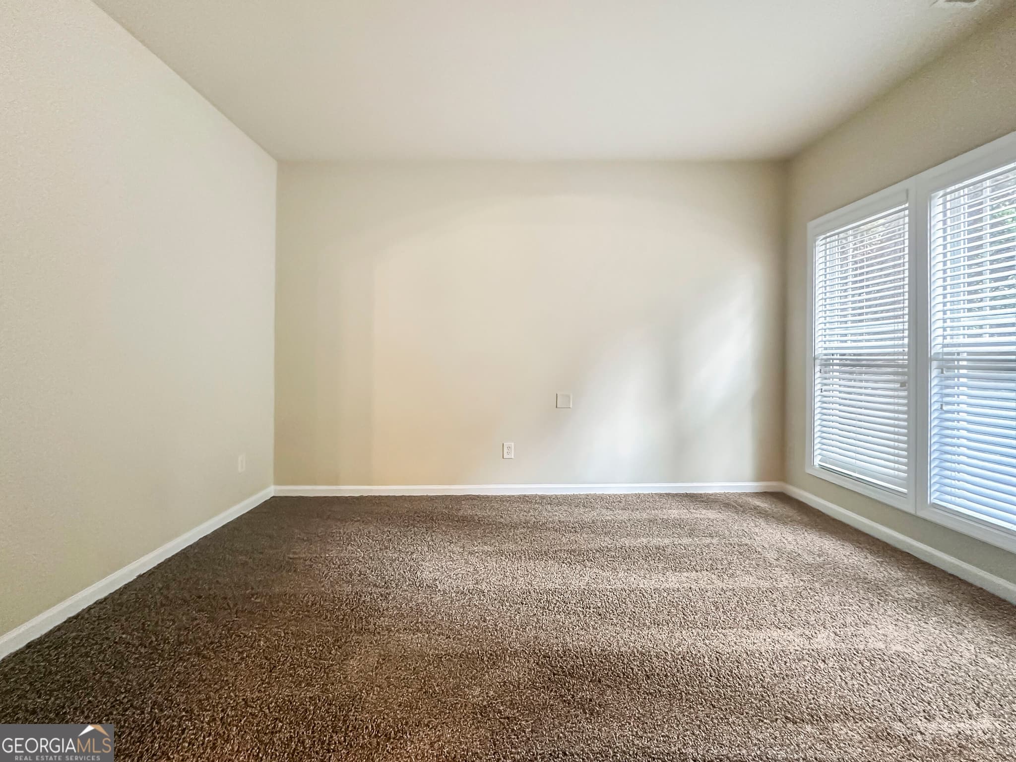 4 bedroom, 2.5 bathroom, 2,724 sq ft single family residence for sale at 1091 Forest Creek Drive, Canton, GA 30115 — photo 4