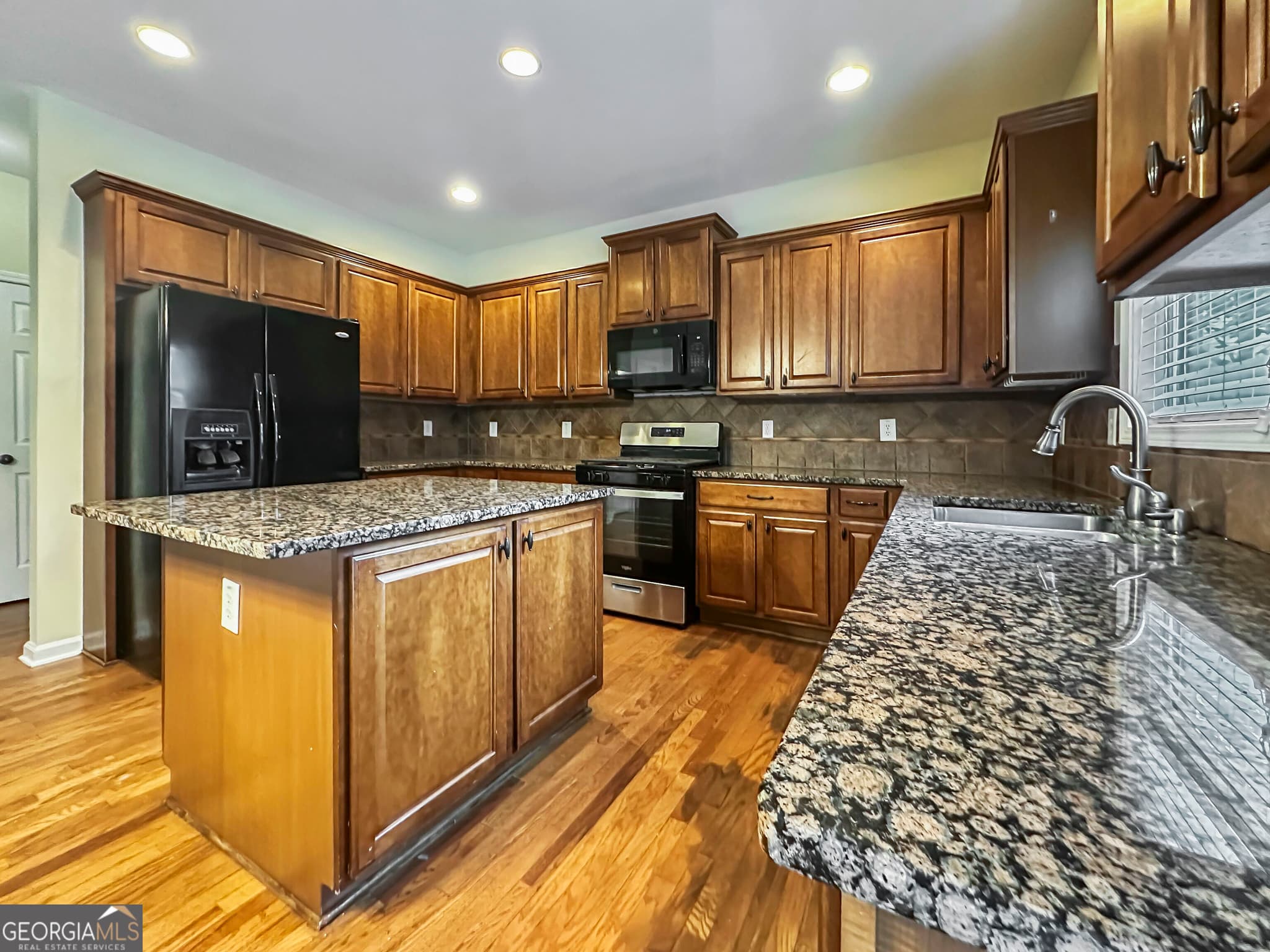 4 bedroom, 2.5 bathroom, 2,724 sq ft single family residence for sale at 1091 Forest Creek Drive, Canton, GA 30115 — photo 8