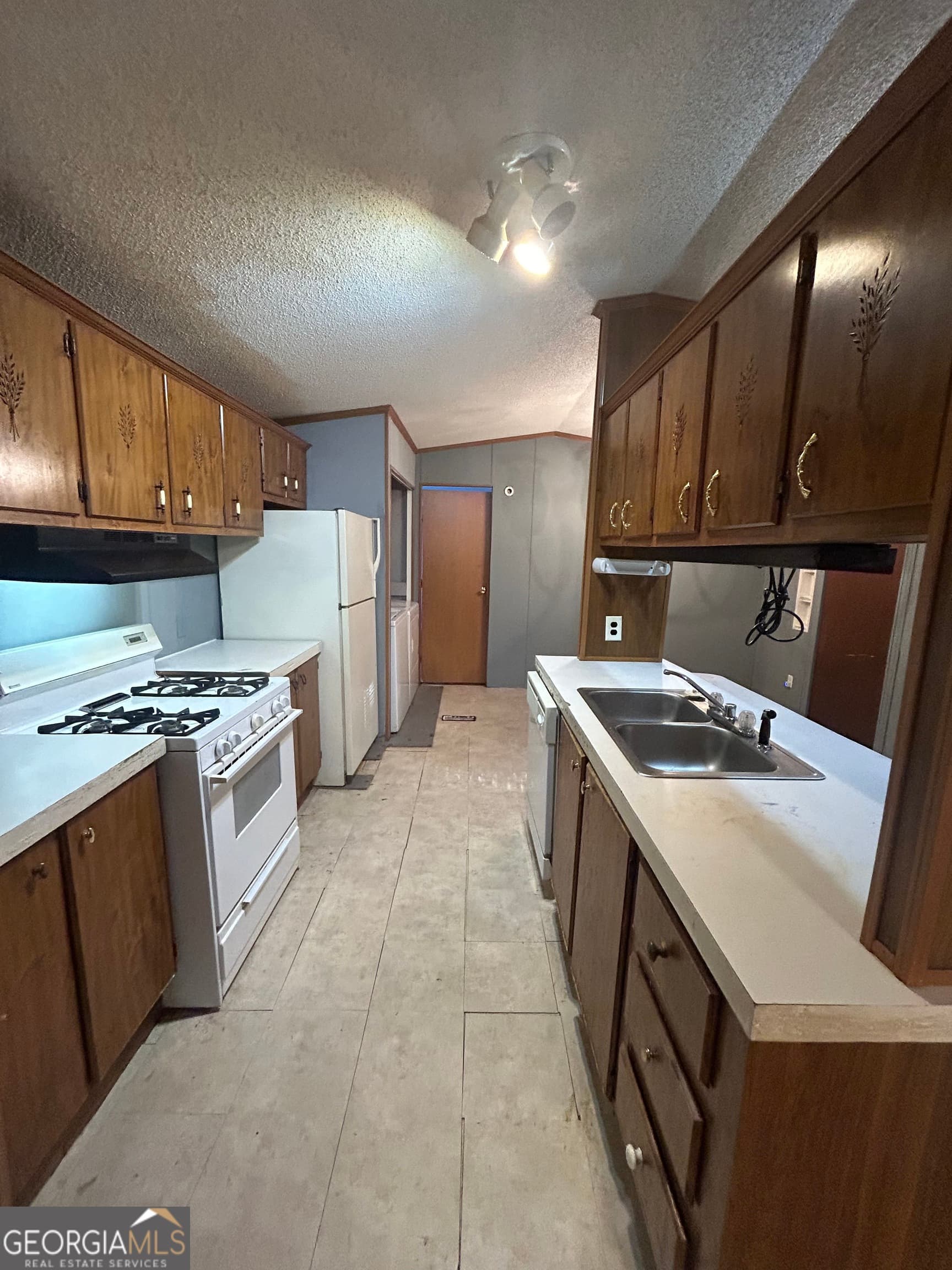 2 bedroom, 2 bathroom, 1,316 sq ft manufactured home,single family residence for sale at 269 Lakeview Drive, Locust Grove, GA 30248 — photo 3