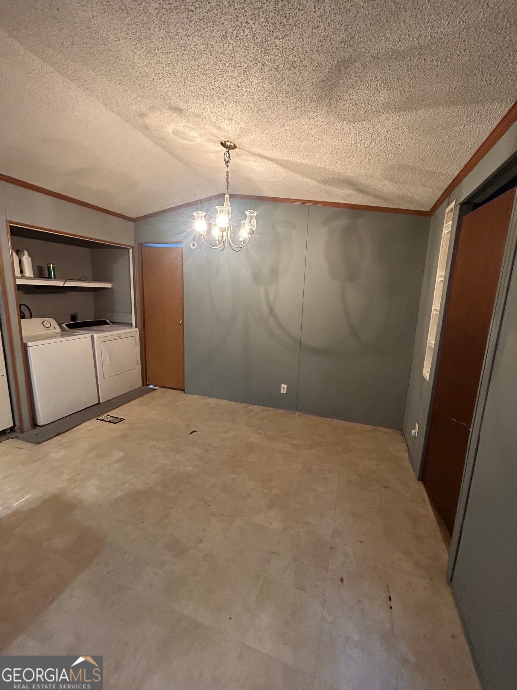 2 bedroom, 2 bathroom, 1,316 sq ft manufactured home,single family residence for sale at 269 Lakeview Drive, Locust Grove, GA 30248 — photo 5