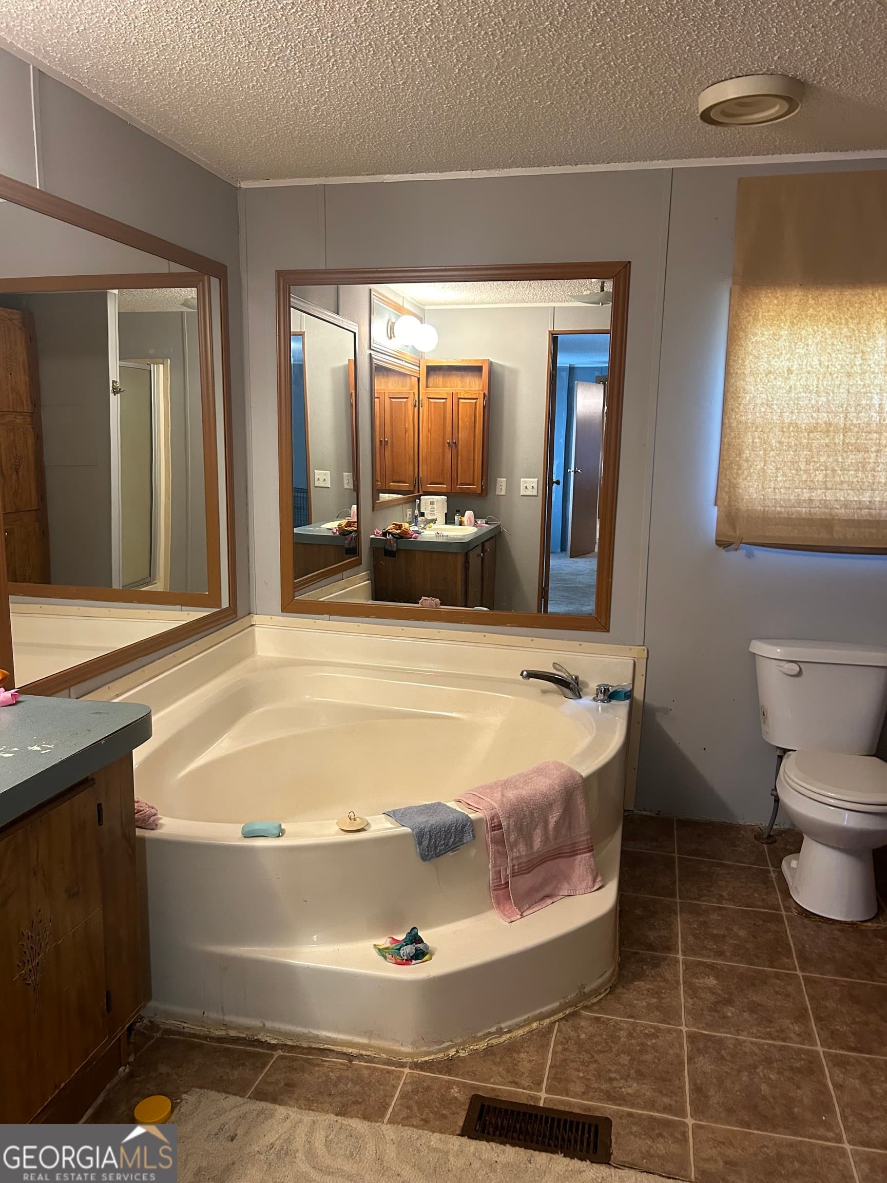 2 bedroom, 2 bathroom, 1,316 sq ft manufactured home,single family residence for sale at 269 Lakeview Drive, Locust Grove, GA 30248 — photo 10