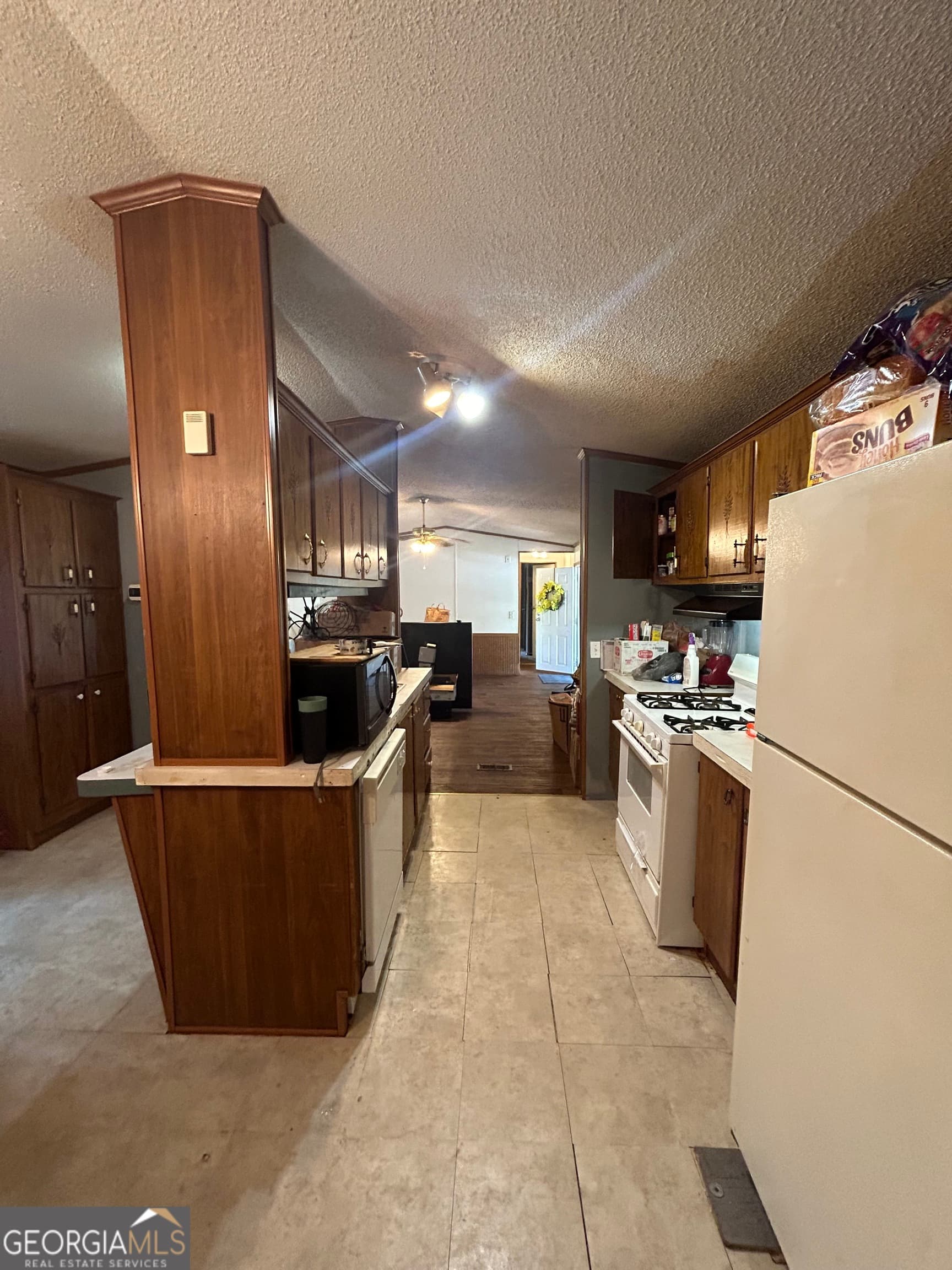 2 bedroom, 2 bathroom, 1,316 sq ft manufactured home,single family residence for sale at 269 Lakeview Drive, Locust Grove, GA 30248 — photo 4