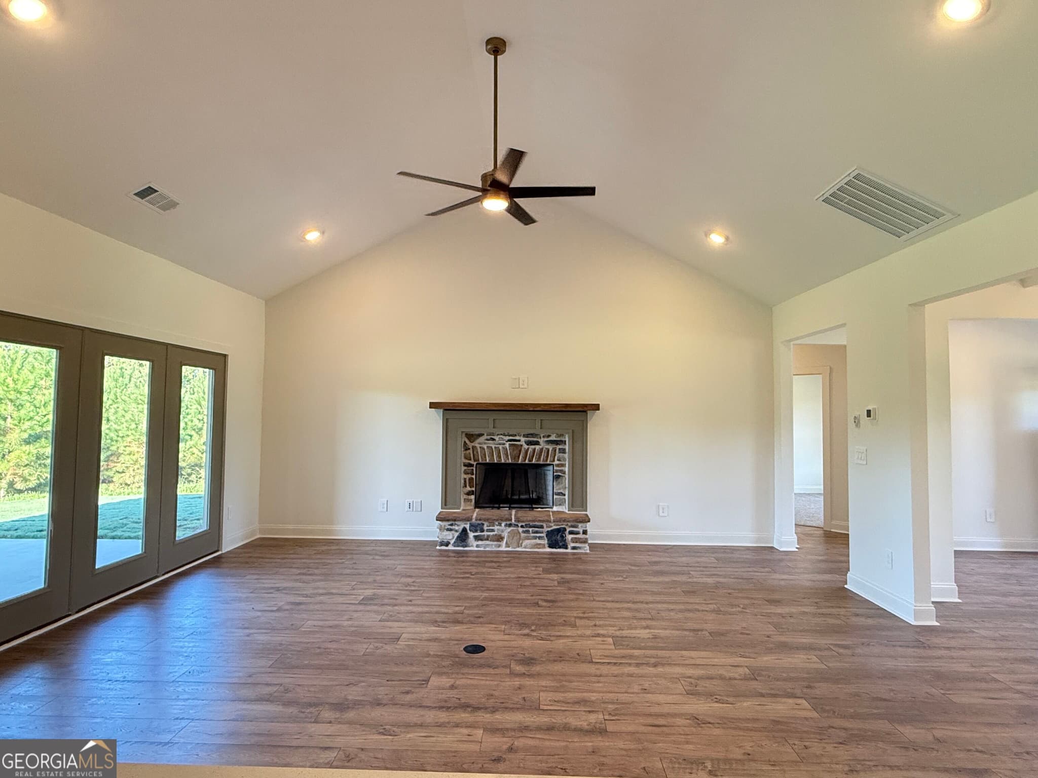 4 bedroom, 3.5 bathroom, 3,017 sq ft single family residence under contract at 823 Hopewell Road, Forsyth, GA 31029 — photo 3