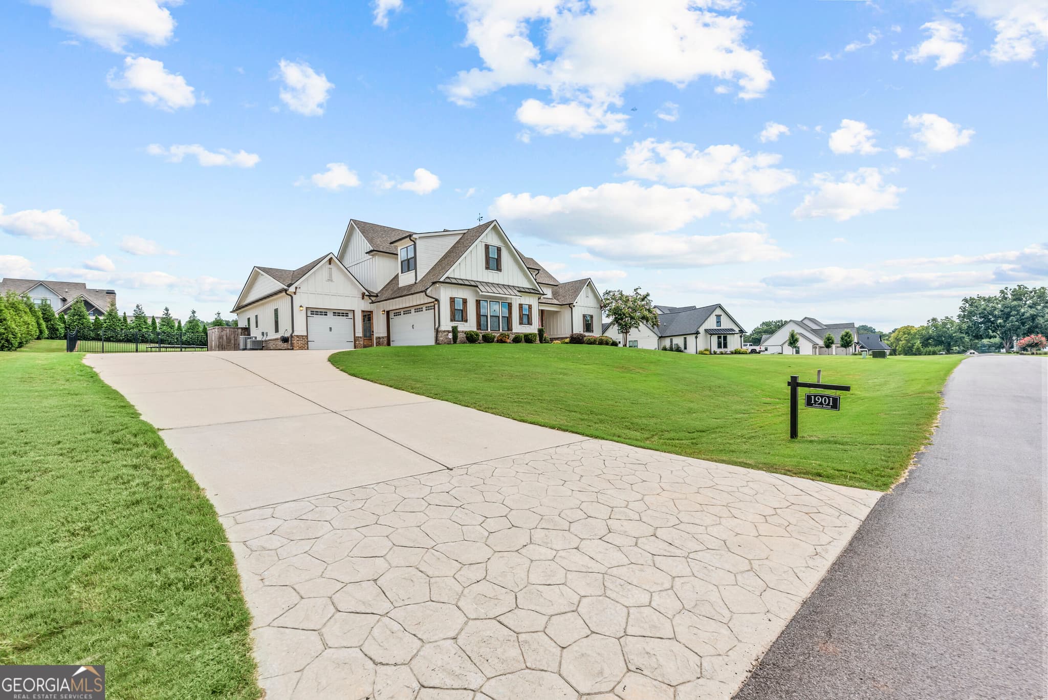 5 bedroom, 4.5 bathroom, 4,355 sq ft single family residence for sale at 1901 Askew Road, Greensboro, GA 30642 — photo 5