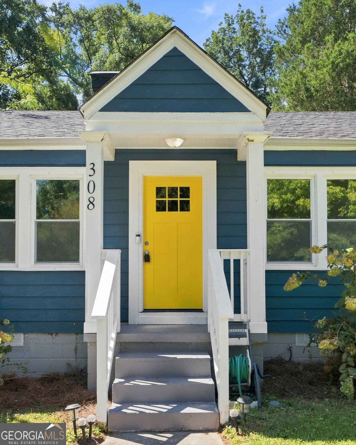 3 bedroom, 2 bathroom, 1,127 sq ft single family residence for sale at 308 Maple Street, Hapeville, GA 30354 — photo 2