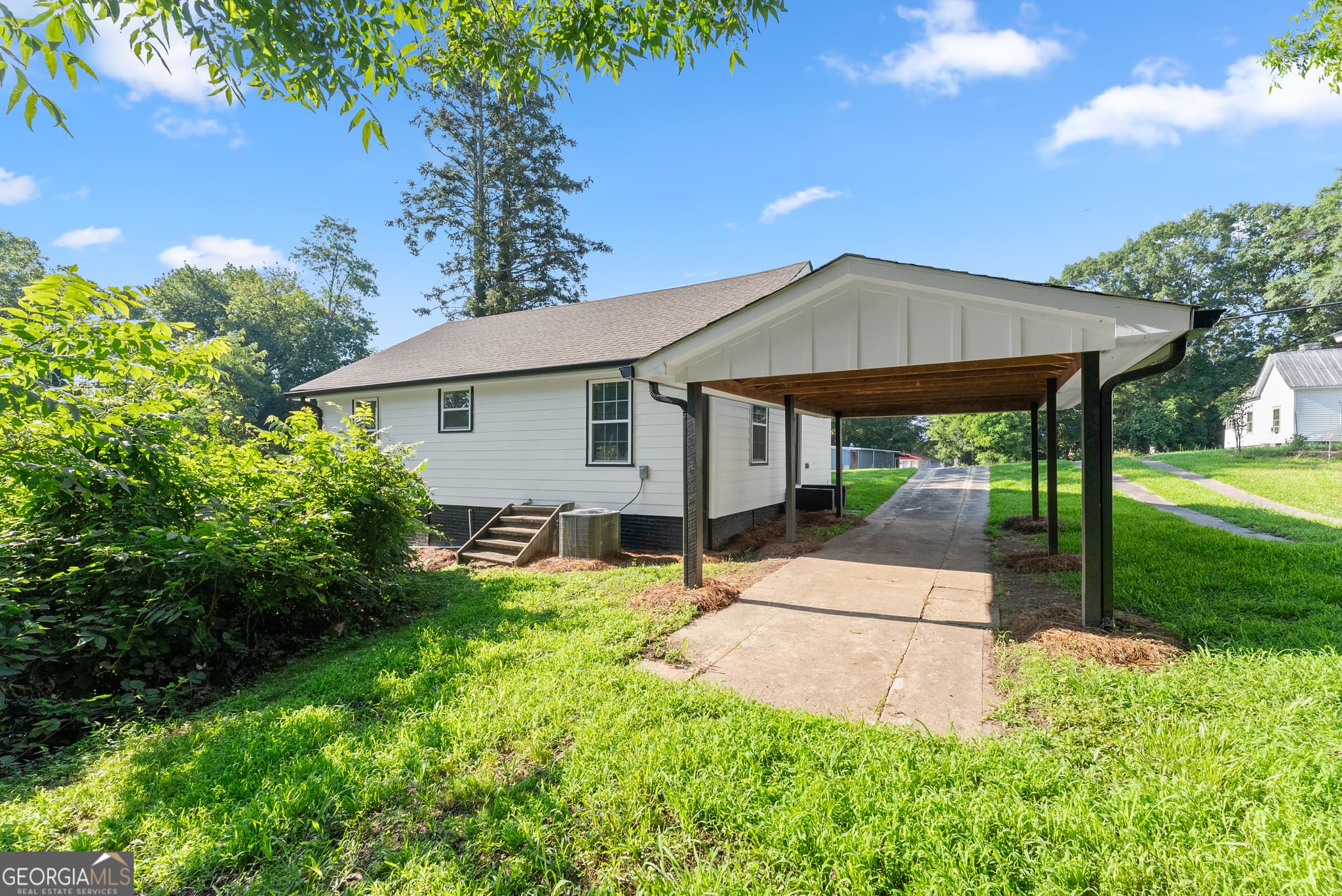 3 bedroom, 2 bathroom, 1,148 sq ft single family residence for sale at 239 E Currahee Street, Toccoa, GA 30577 — photo 6