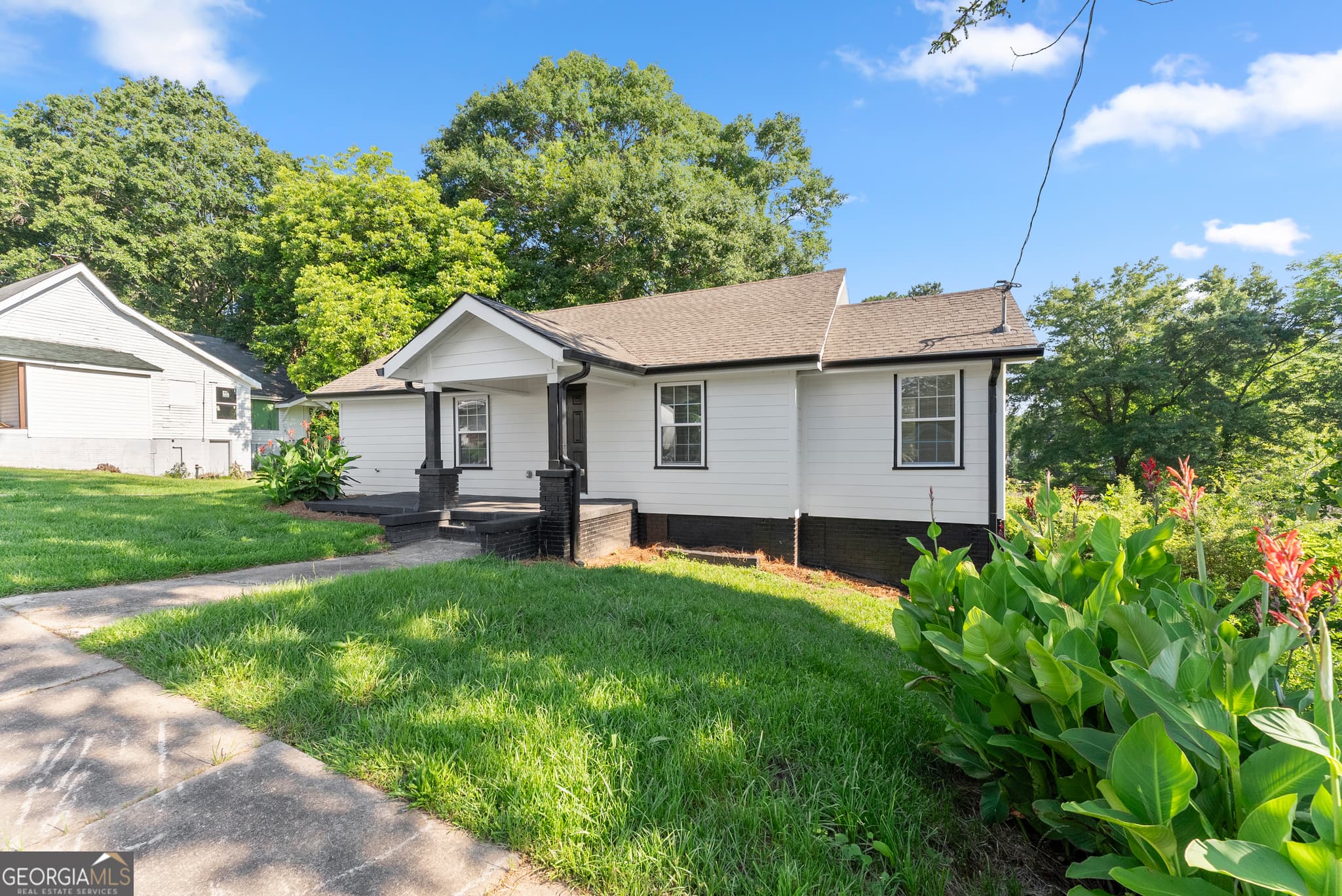 3 bedroom, 2 bathroom, 1,148 sq ft single family residence for sale at 239 E Currahee Street, Toccoa, GA 30577 — photo 3