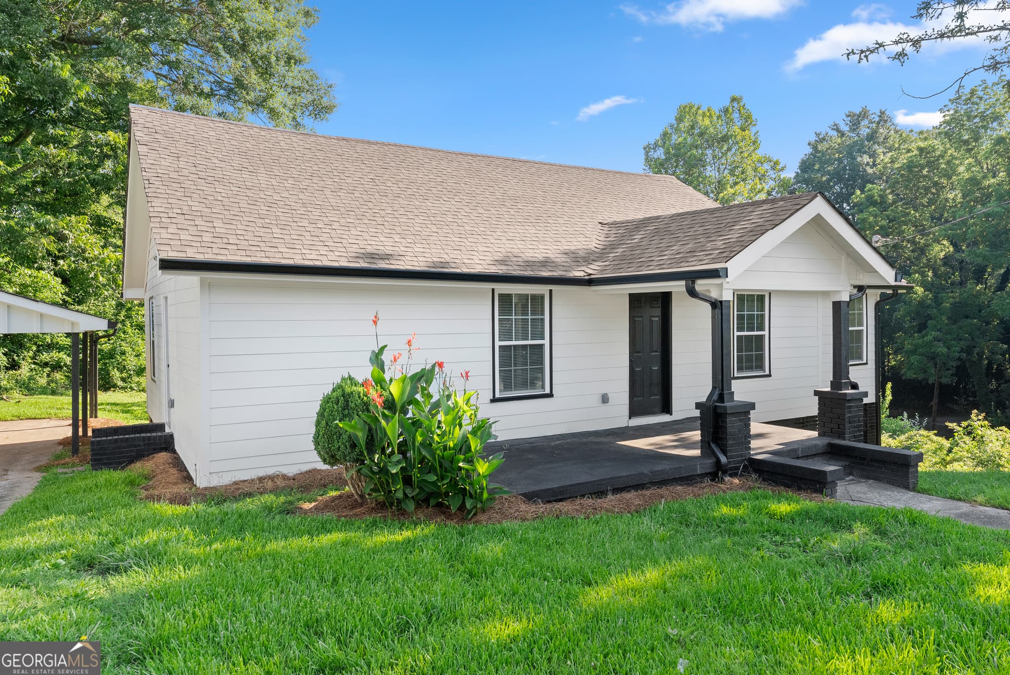 3 bedroom, 2 bathroom, 1,148 sq ft single family residence for sale at 239 E Currahee Street, Toccoa, GA 30577 — photo 5