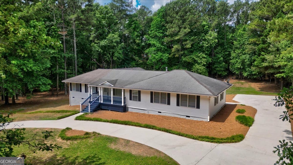 4 bedroom, 3 bathroom, 2,542 sq ft single family residence for sale at 480 Forest Oak Drive, Stockbridge, GA 30281 — photo 3