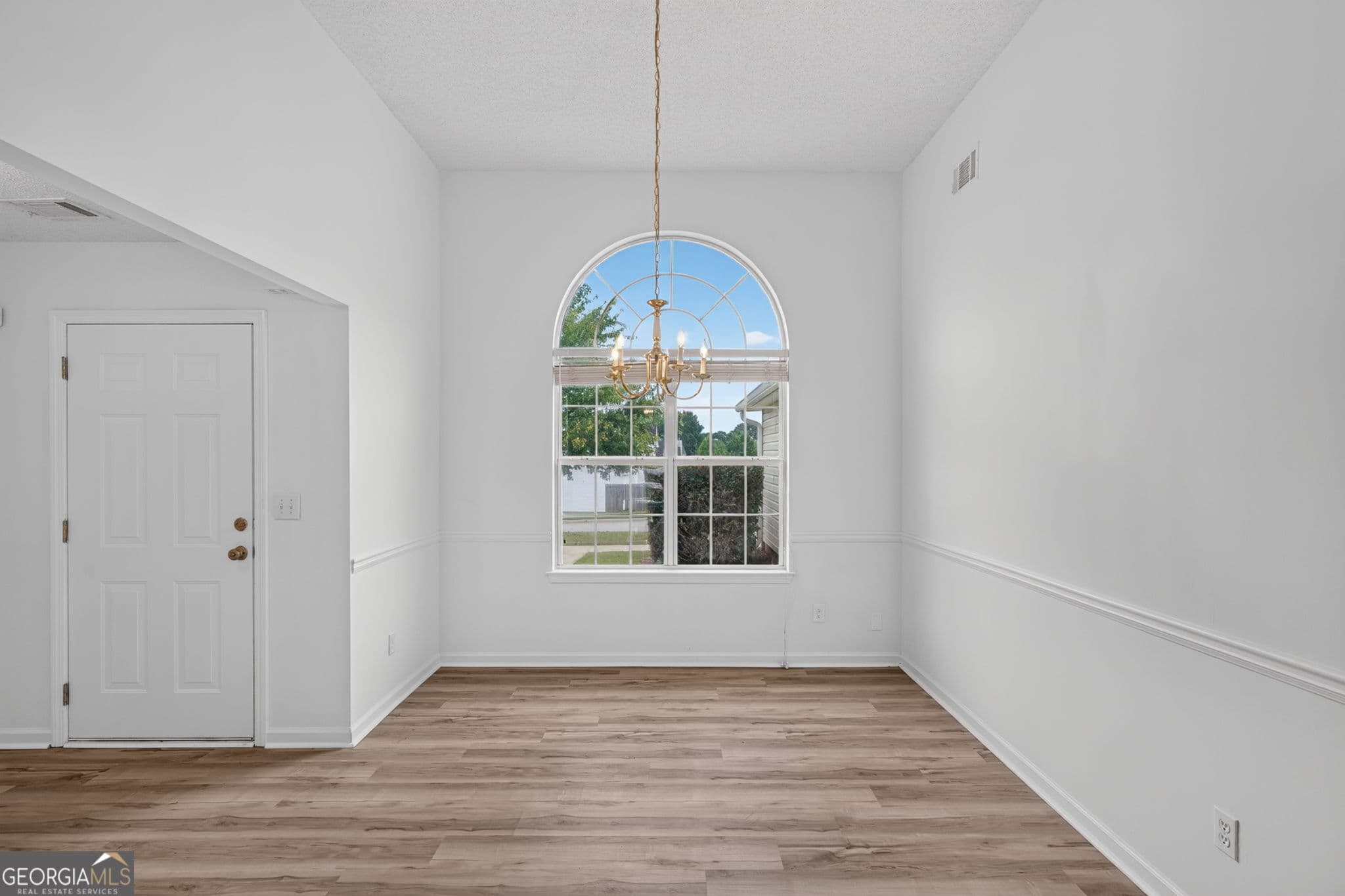 3 bedroom, 2 bathroom, 1,447 sq ft single family residence for sale at 4135 Green Field Drive, Douglasville, GA 30135 — photo 2