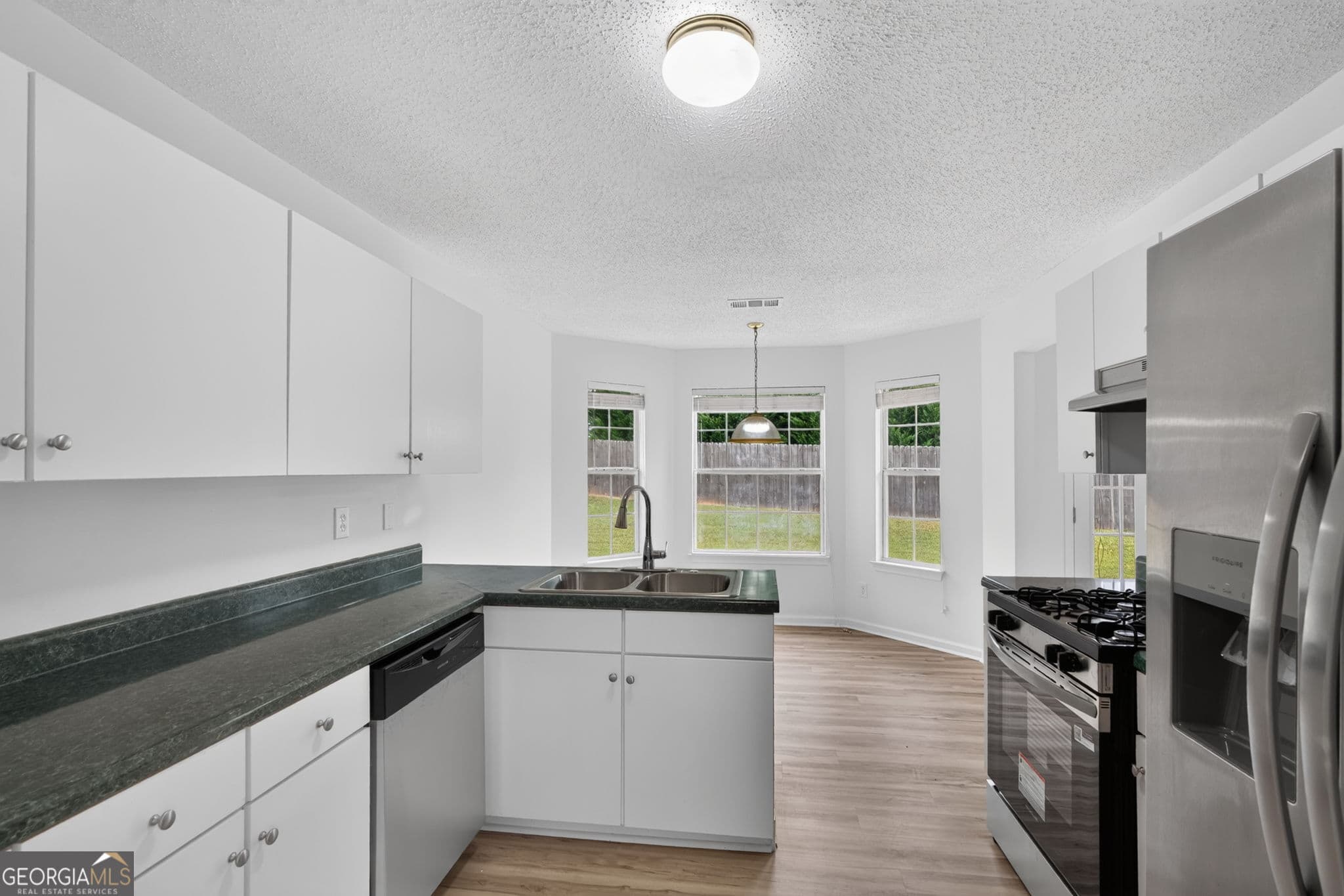 3 bedroom, 2 bathroom, 1,447 sq ft single family residence for sale at 4135 Green Field Drive, Douglasville, GA 30135 — photo 3