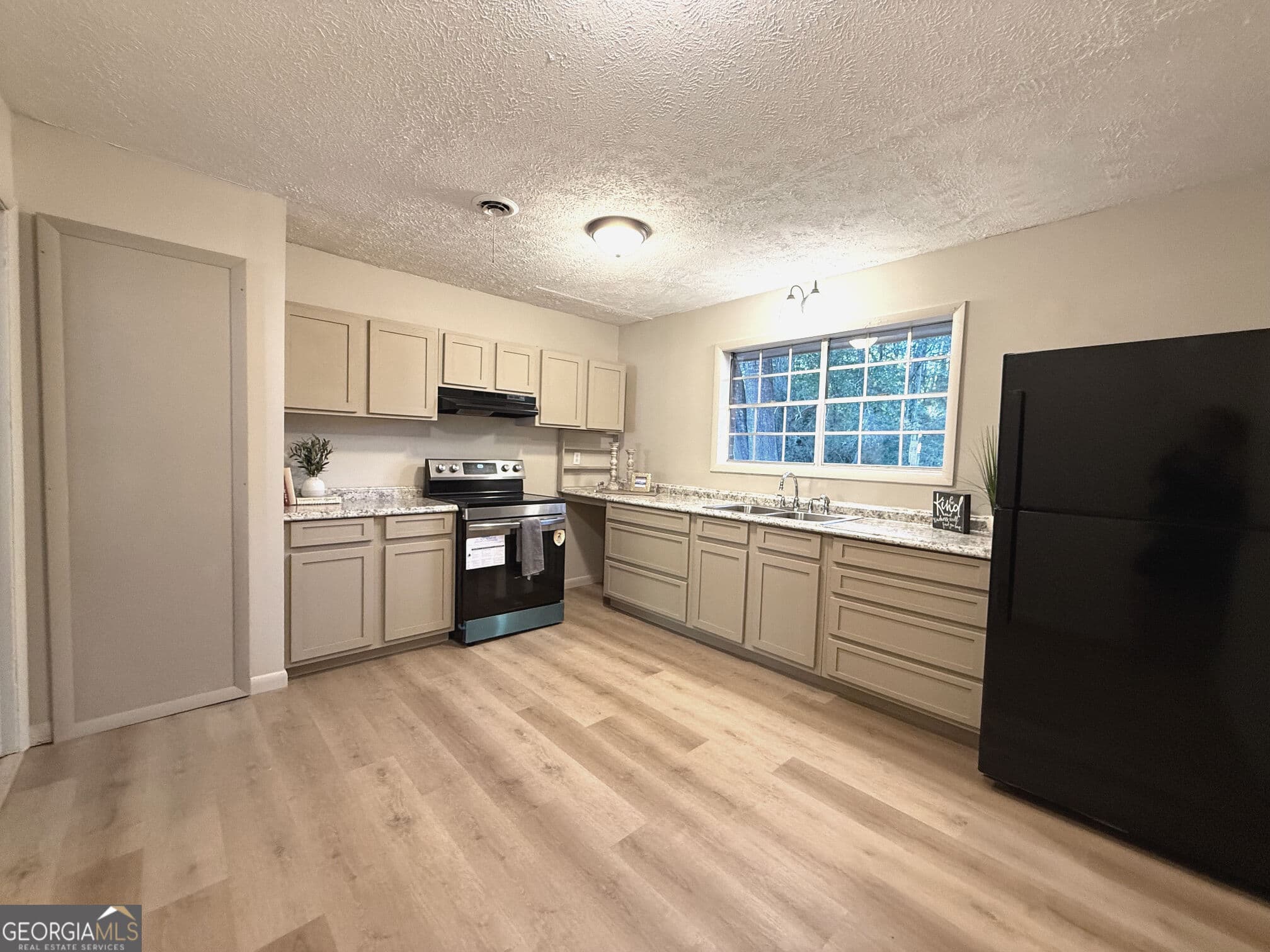 3 bedroom, 1.5 bathroom, 1,188 sq ft single family residence for sale at 1056 Green Meadow Drive, Madison, GA 30650 — photo 6