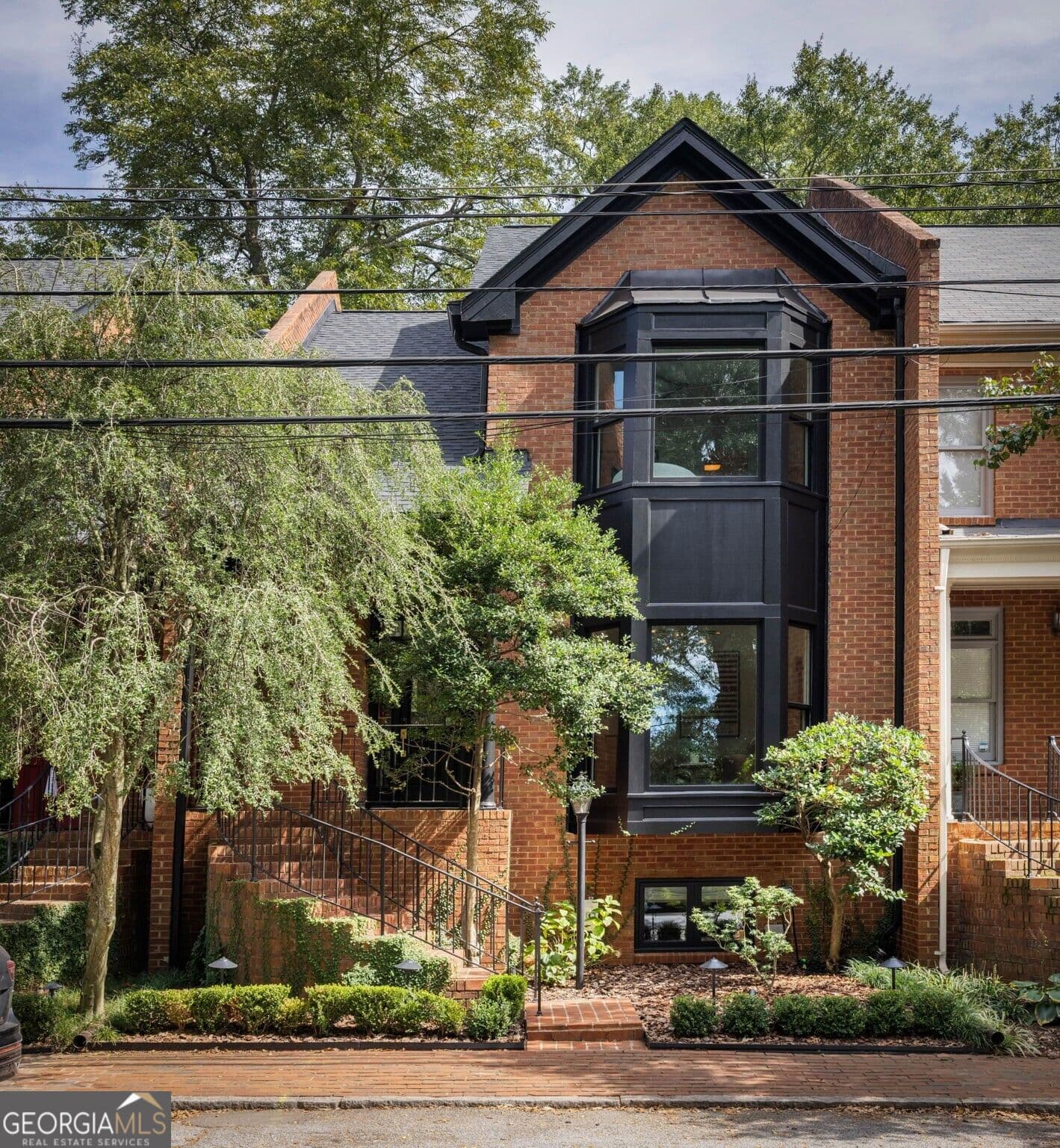 3 bedroom, 3.5 bathroom, 1,900 sq ft townhouse for sale at 233 Sycamore Place, Decatur, GA 30030 — photo 2