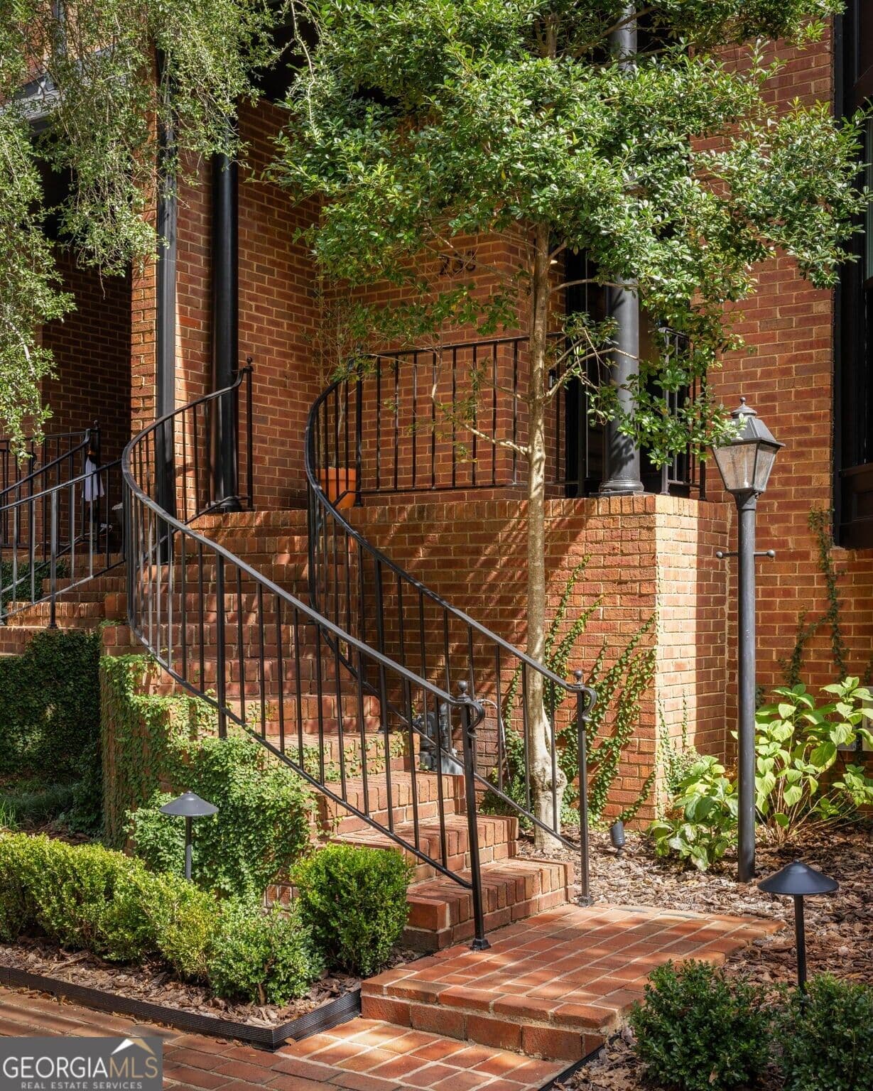 3 bedroom, 3.5 bathroom, 1,900 sq ft townhouse for sale at 233 Sycamore Place, Decatur, GA 30030 — photo 5