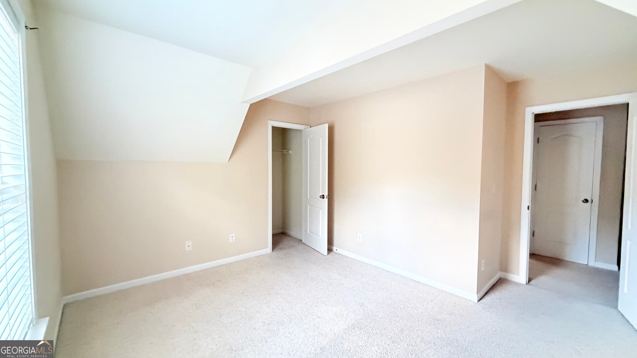 5 bedroom, 3 bathroom, 2,339 sq ft single family residence for sale at 1185 Martins Down Drive, Lawrenceville, GA 30045 — photo 9