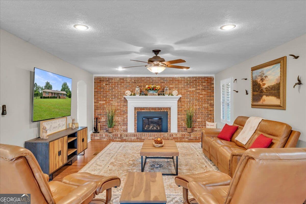 4 bedroom, 3 bathroom, 2,370 sq ft single family residence for sale at 2685 US Highway 441, Irwinton, GA 31042 — photo 2
