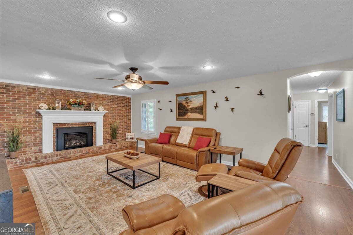 4 bedroom, 3 bathroom, 2,370 sq ft single family residence for sale at 2685 US Highway 441, Irwinton, GA 31042 — photo 4