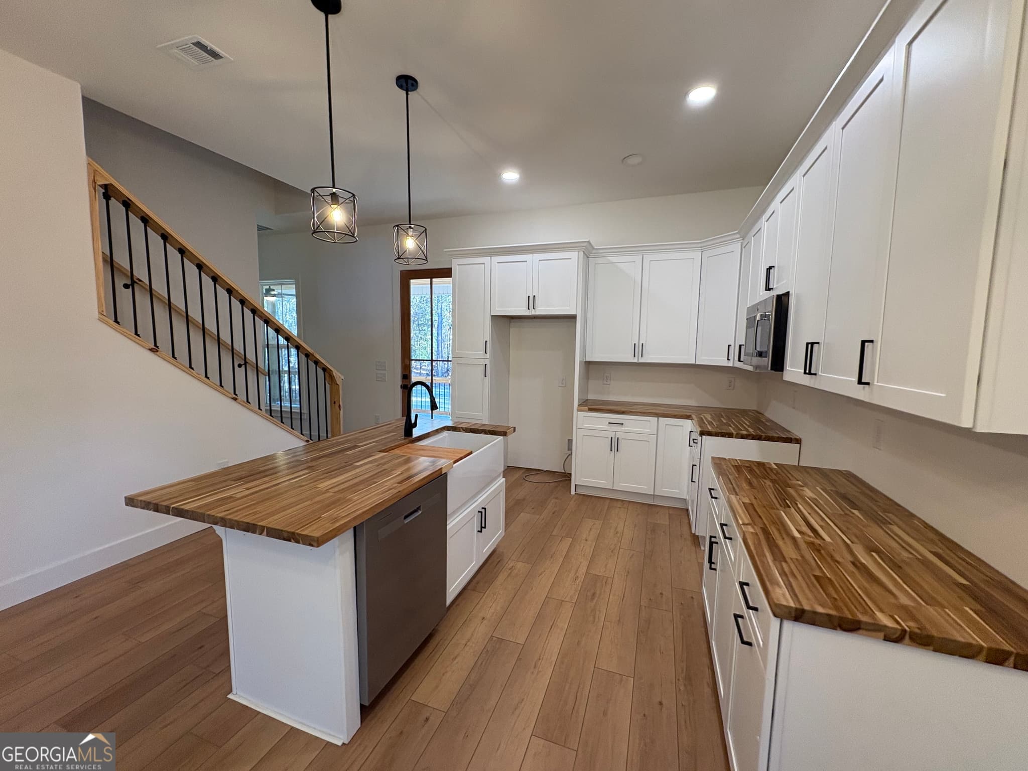 3 bedroom, 2.5 bathroom, 1,877 sq ft single family residence under contract at 435 Muskogee Trail, Dublin, GA 31021 — photo 7