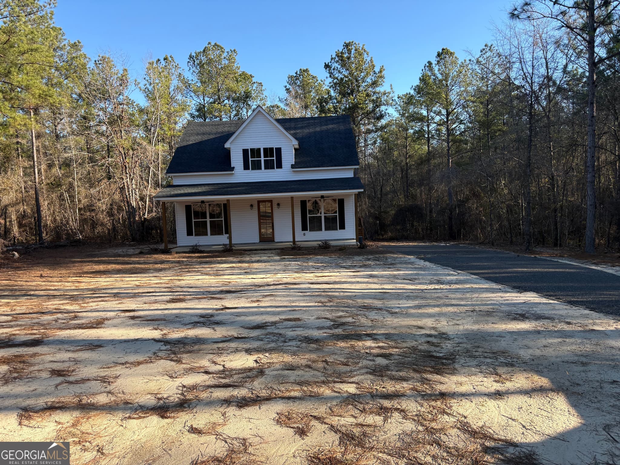 3 bedroom, 2.5 bathroom, 1,877 sq ft single family residence under contract at 435 Muskogee Trail, Dublin, GA 31021