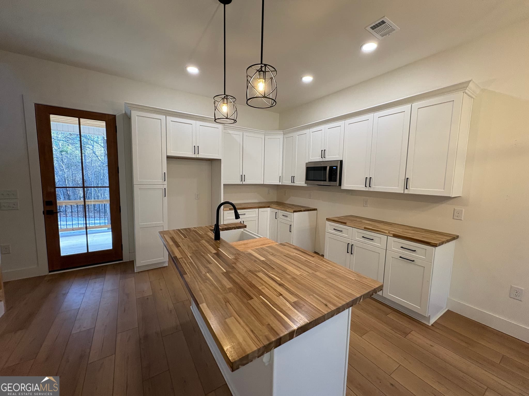 3 bedroom, 2.5 bathroom, 1,877 sq ft single family residence under contract at 435 Muskogee Trail, Dublin, GA 31021 — photo 8
